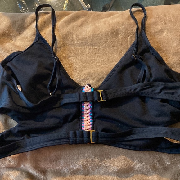 Cute strappy bikini - Picture 4 of 5